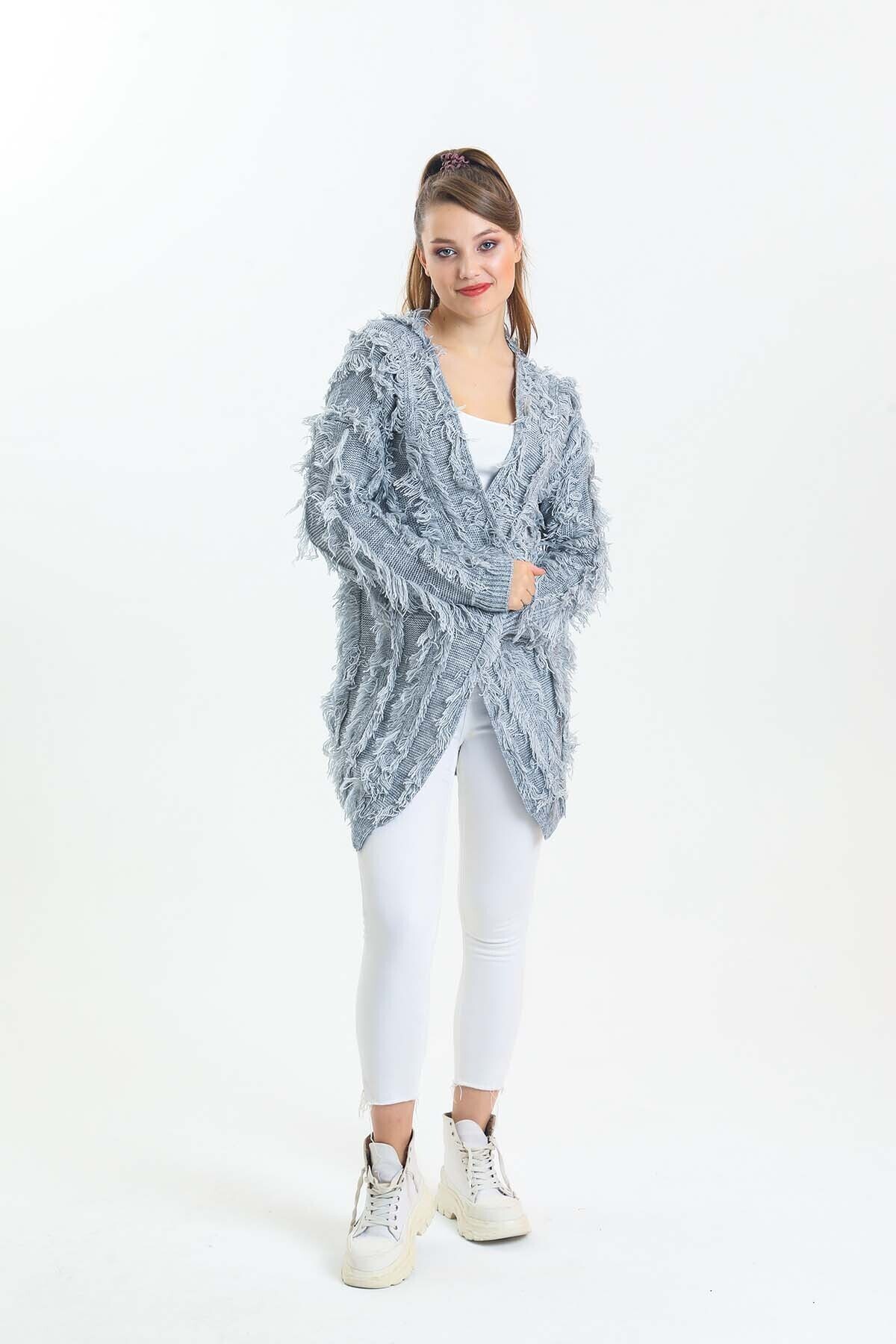 Yarasa Kol Püsküllü Triko Hırka