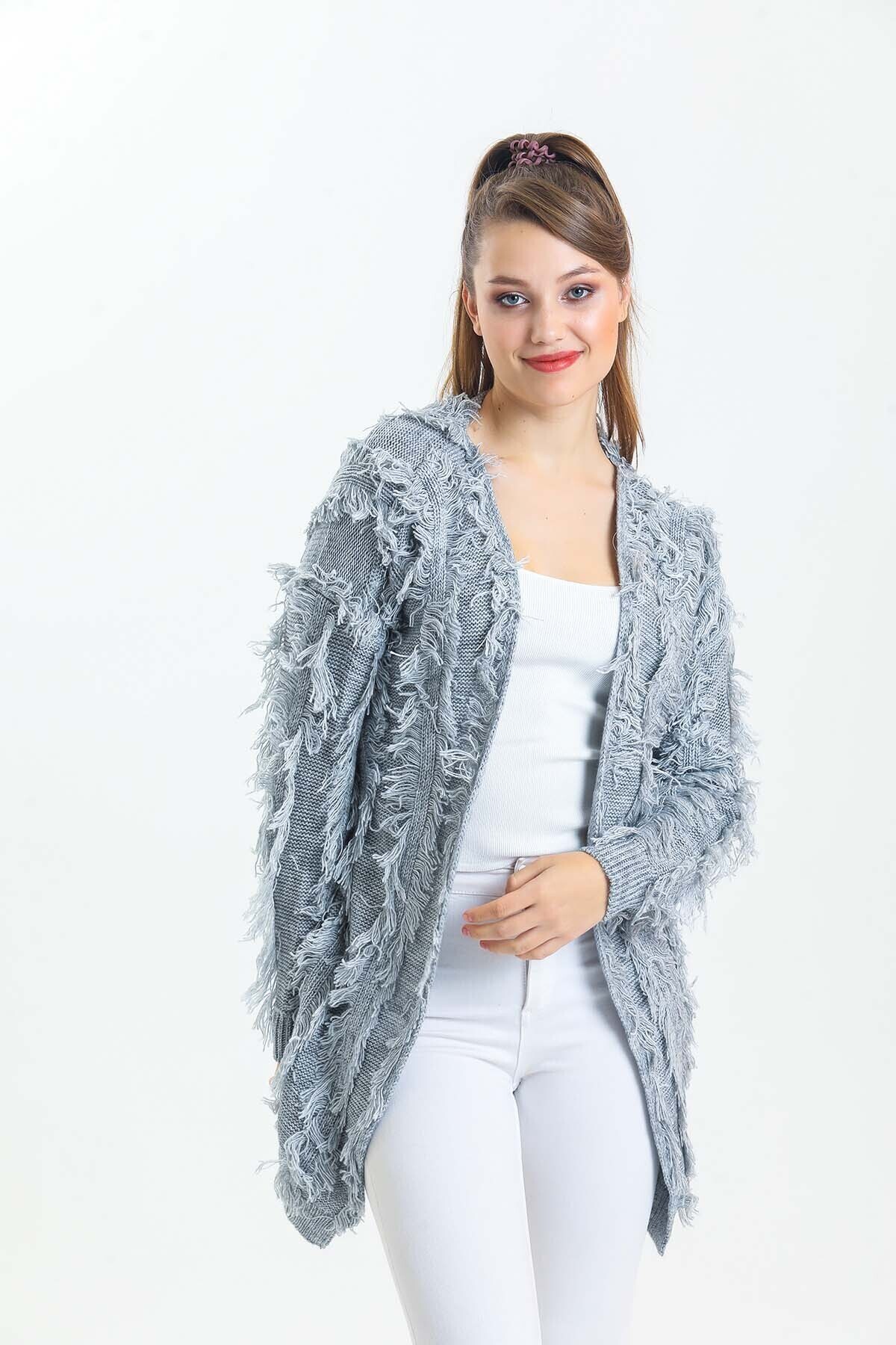 Yarasa Kol Püsküllü Triko Hırka