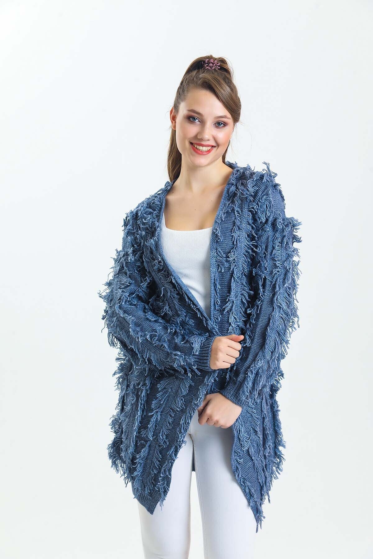 Yarasa Kol Püsküllü Triko Hırka