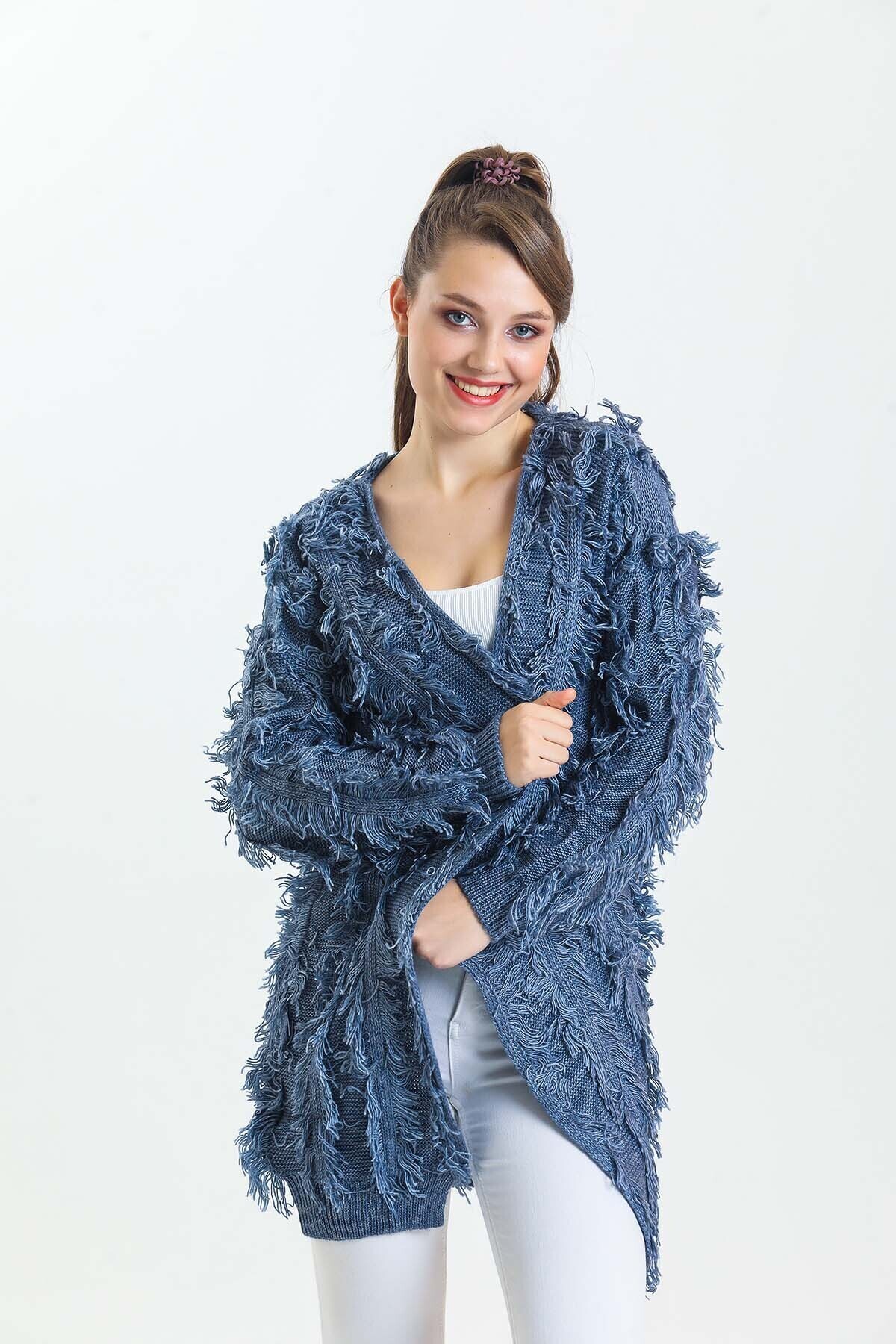 Yarasa Kol Püsküllü Triko Hırka