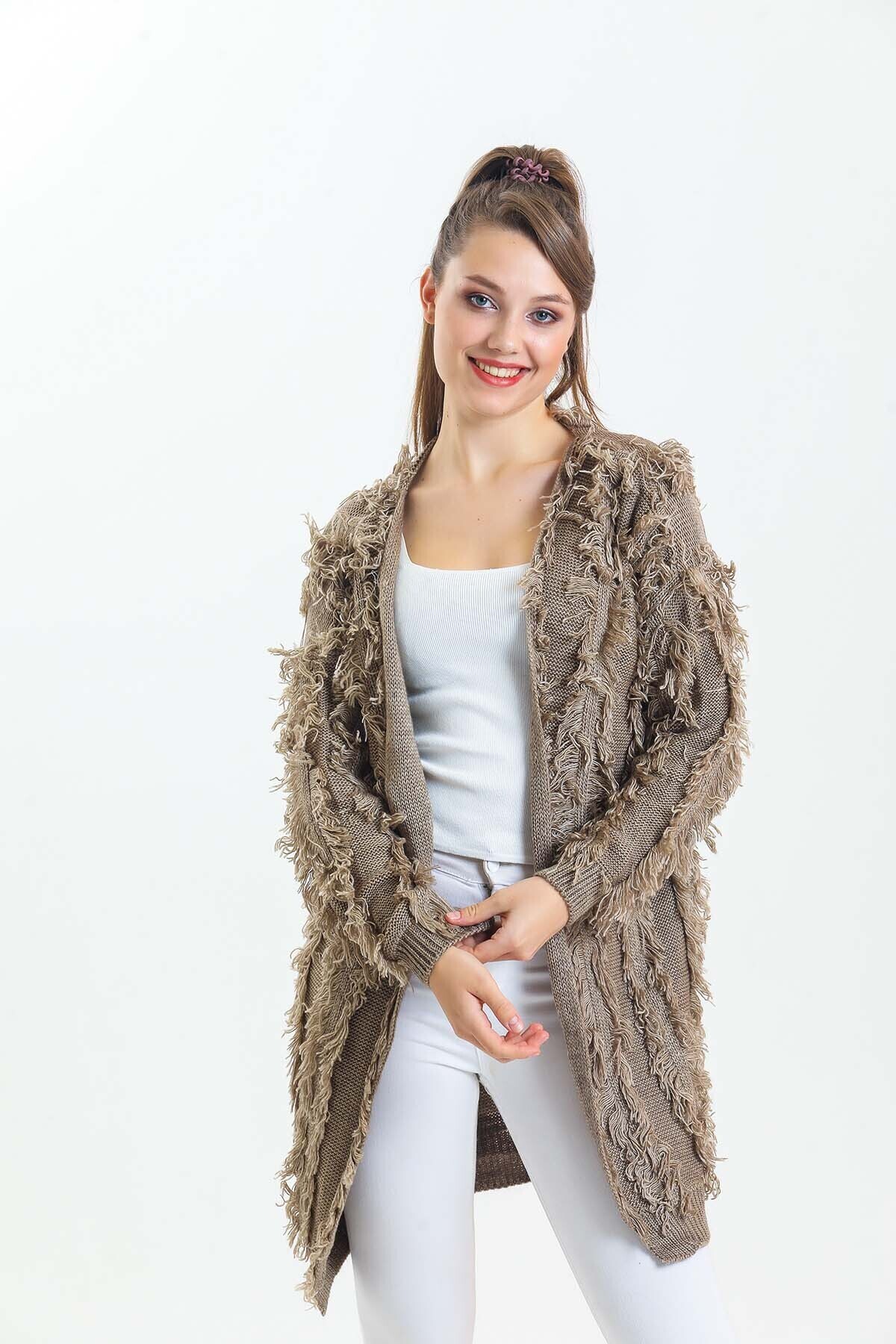 Yarasa Kol Püsküllü Triko Hırka