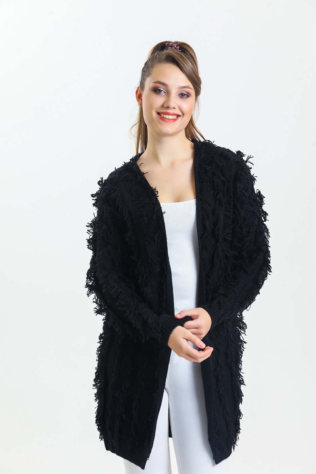 Yarasa Kol Püsküllü Triko Hırka