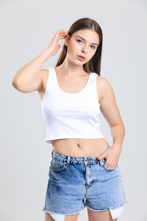 Askılı Nakış Detaylı Crop Bluz