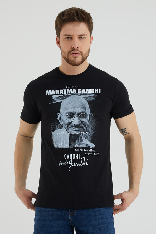 Mahatma Gandhi Baskılı Bisiklet Yaka Battal Tshirt