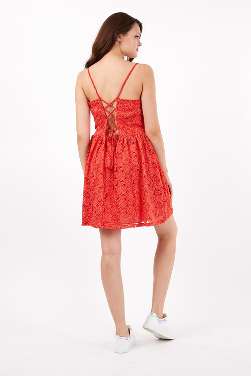 Sırtı Çapraz Bağcıklı Papatya Desenli Askılı Kısa Elbise