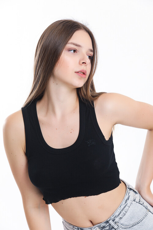 U Yaka Nakış Detaylı Kolsuz Crop Bluz