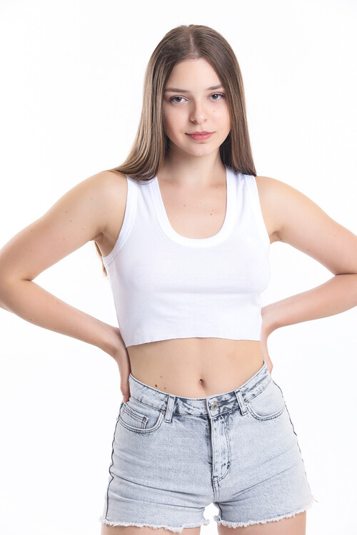 U Yaka Nakış Detaylı Kolsuz Crop Bluz