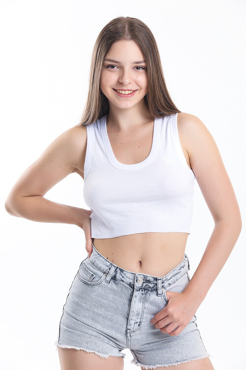 U Yaka Nakış Detaylı Kolsuz Crop Bluz