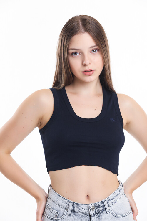 U Yaka Nakış Detaylı Kolsuz Crop Bluz