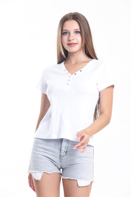 Yakası Çıtçıtlı Nakış Detaylı Tişört