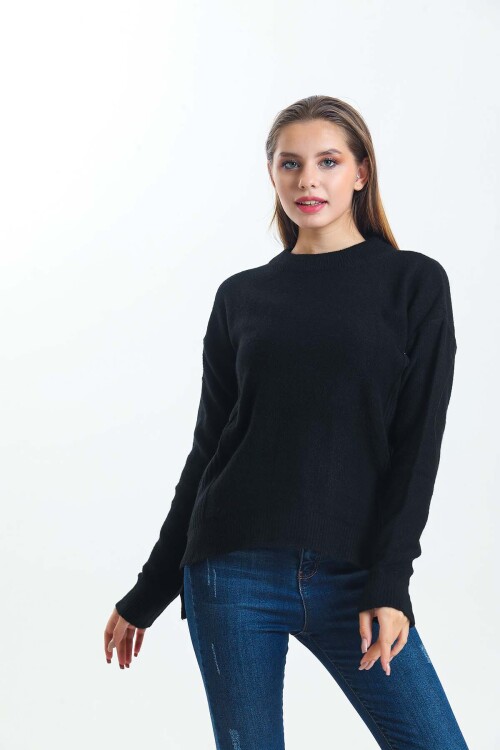 Arkası Düğme Detaylı Önü Kısa Yarasa Kol Triko Kazak