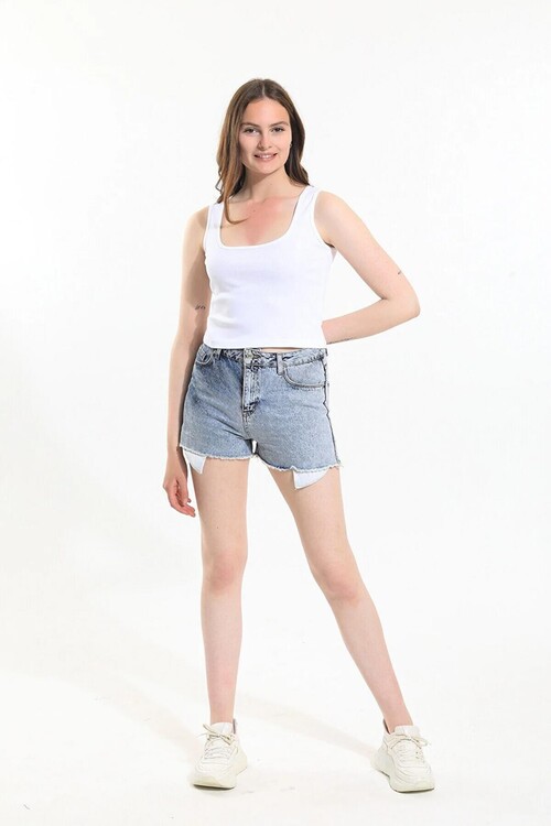 Geniş Yaka Nakış Detaylı Atlet