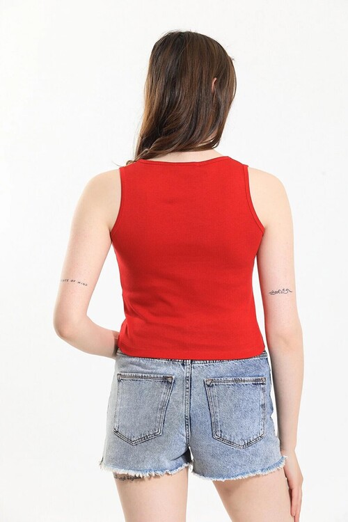 Geniş Yaka Nakış Detaylı Atlet