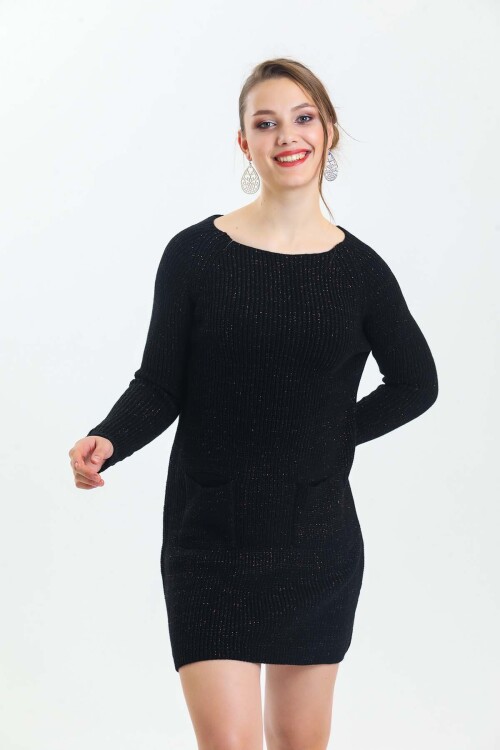 Geniş Yaka Önü Cepli Simli Uzun Kol Triko Elbise