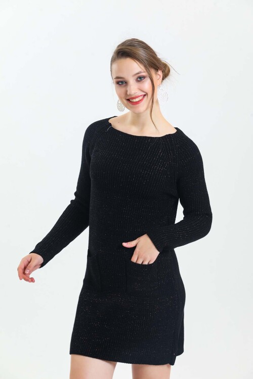 Geniş Yaka Önü Cepli Simli Uzun Kol Triko Elbise