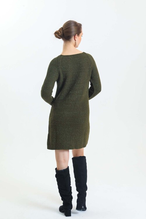 Geniş Yaka Önü Cepli Simli Uzun Kol Triko Elbise