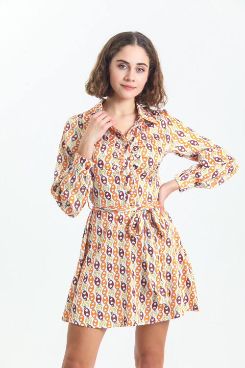 Kadın Gömlek Yaka Robası Büzgülü Düğmeli Kuşaklı Desenli Saten Kısa Elbise