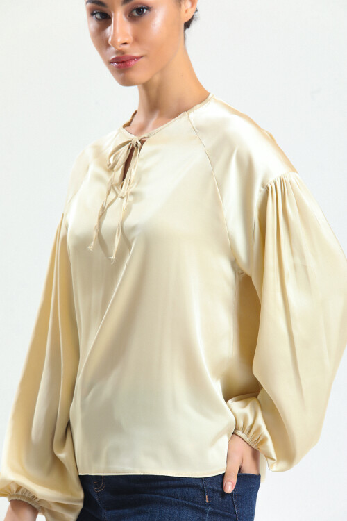 KADIN Yakası Bağcıklı Kolları Lastikli Saten Bluz
