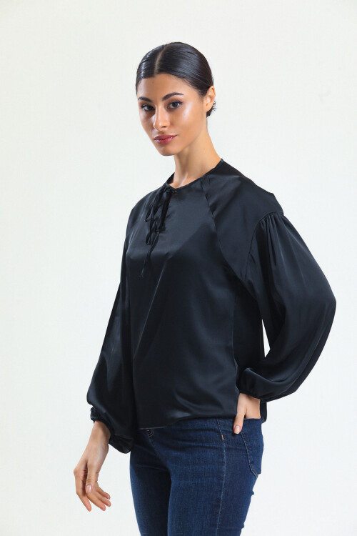 KADIN Yakası Bağcıklı Kolları Lastikli Saten Bluz