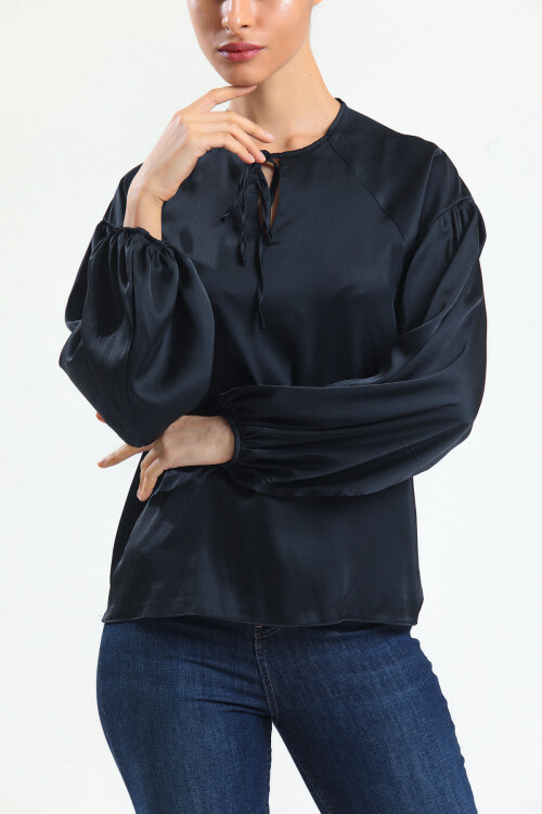 KADIN Yakası Bağcıklı Kolları Lastikli Saten Bluz