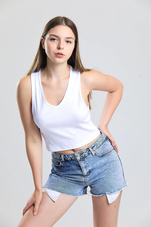 U Yaka Nakış Detaylı Atlet